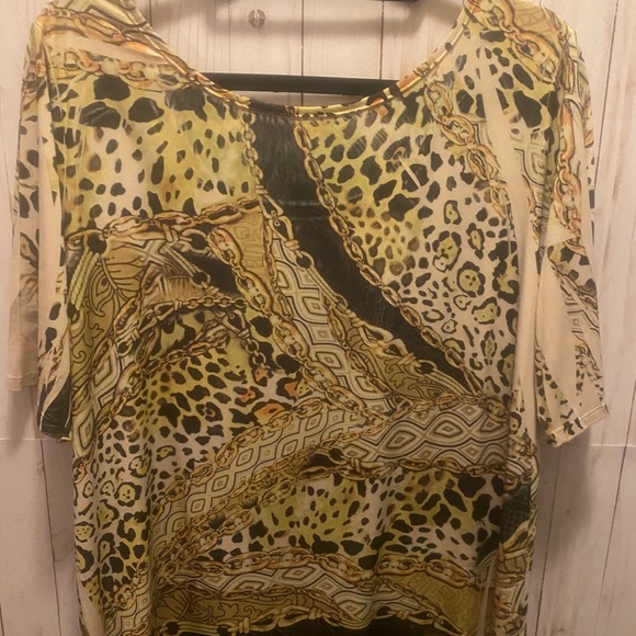 dePortfollio Tops - Animal Print Women’s Top